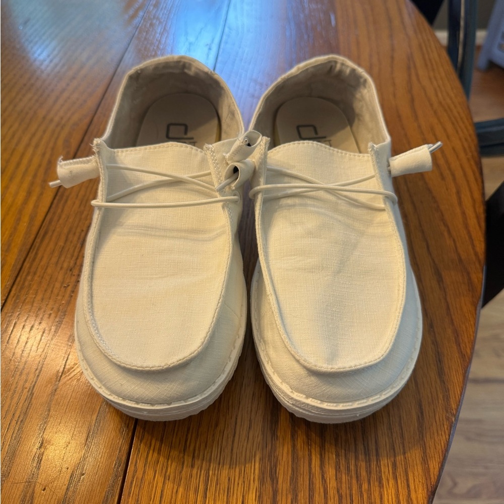 Hey Dudes - size 7